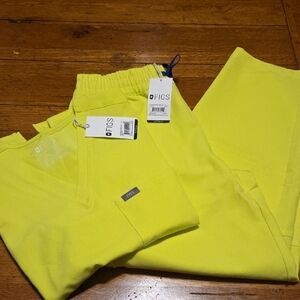 Figs Neon Yellow Scrub Set